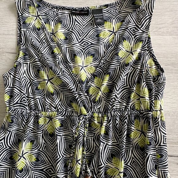 New York & Company Sleevelss Empire Tunic Blouse Navy/Green Print L EUC​ - Picture 5 of 6